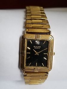 【送料無料】vintage bulova quartz watch in working condition