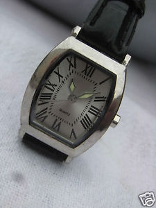 montre skc de 2011,model tonneau a cadran metal de chic presentation feminine