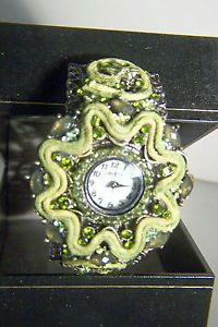 【送料無料】unique geneva boutique couture summer collection ladies hinged cuff watch