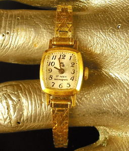【送料無料】neues angebotmontre russe de femme antimagnetic 17 rubis jewels woman watch made in ussr urss