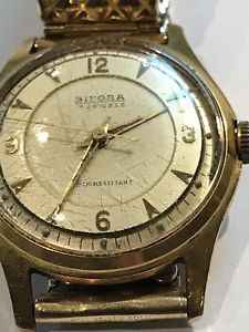 vintage wristwatch※注意※NYからの配送になりますので2週間前後お時間をいただきます。人気の商品は在庫が無い場合がございます。ご了承くださいませ。サイズの種類の商品は購入時の備考欄にご希望のサイズをご記載ください。　携帯メールでの登録ですと楽天からのメールが届かない場合がございます。