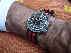 【送料無料】22 mm bracelet nato james bond pepsi rouge amp; noir ideal lip nautic ski ou gmt