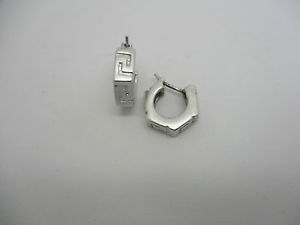 boucles doreilles en argent mat type creole a decor geometrique※注意※NYからの配送になりますので2週間前後お時間をいただきます。人気の商品は在庫が無い場合がございます。ご了承くださいませ。サイズの種類の商品は購入時の備考欄にご希望のサイズをご記載ください。　携帯メールでの登録ですと楽天からのメールが届かない場合がございます。