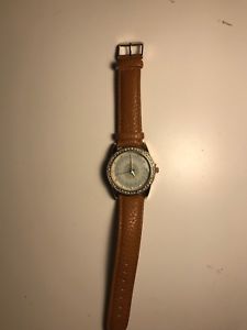 【送料無料】neues angebotbeautiful womens fashion watch unique case