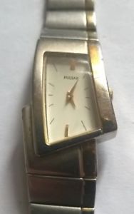 montre femme pulsar ,fonctionne, pile neuve※注意※NYからの配送になりますので2週間前後お時間をいただきます。人気の商品は在庫が無い場合がございます。ご了承くださいませ。サイズの種類の商品は購入時の備考欄にご希望のサイズをご記載ください。　携帯メールでの登録ですと楽天からのメールが届かない場合がございます。