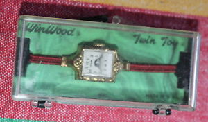 【送料無料】vintage toy watch made in the usa nos winwood twin toy
