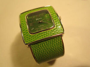 【送料無料】*working* electric analog womens wristwatch geneva platinum [h12c1]
