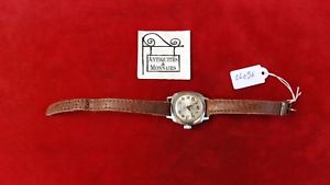 montre femme strato mecanique incabloc vintage fonctionne ref26096※注意※NYからの配送になりますので2週間前後お時間をいただきます。人気の商品は在庫が無い場合がございます。ご了承くださいませ。サイズの種類の商品は購入時の備考欄にご希望のサイズをご記載ください。　携帯メールでの登録ですと楽天からのメールが届かない場合がございます。