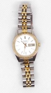 【送料無料】pulsar v8280050 womens two tone wristwatch with day counter 【送料無料】pulsar v8280050 womens two tone wristwatch with day counter
