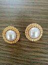 【送料無料】ピアス ピアス クリップチップホワイトレトロクラスパールohrringeohren clip auf golden gro chips perle wei runde class retro j9