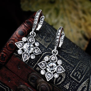 【送料無料】ピアス　シルバーピアス　パジャマラッキーフラワークローバービンテージクラス