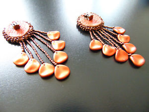 【送料無料】ピアス　フリンジビーズブロンズピアス　ピアス　レビーohrringe ohrclips aus bronze mit fransen perlen und leder, von catia levy