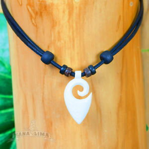 【送料無料】ネックレス コルサーフニュージーランドマオリcollier en cuir koru de surfer os sculpture maori nouvellezlande 【送料無料】ネックレス コルサーフニュージーランドマオリcollier en cuir koru de surfer os sculpture maori nouvellezlande