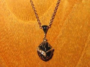 ネックレス　ロシアペンダントネックレスブラックゴールドエナメルスワロフスキークリスタルoeuf pendentif russe authentique collier or noir maille cristaux swarovski