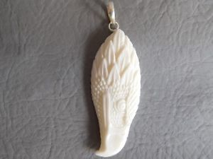 【送料無料】ネックレス　バッファローイーグルナバホワシエクリュペンダントpendentif en os de buffle ecru tete d aigle amerindien navajo zuni bone eagle