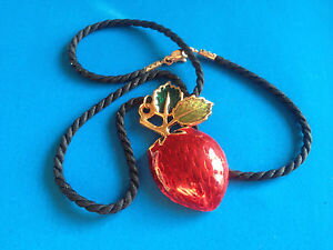 【送料無料】ネックレス　ペンダントネックレスネックレスカッターストロベリー