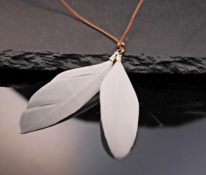 【送料無料】ネックレス　レザーカラーロングネックレスゴールデンcollier en cuir collier long avec de vrais ressort blanc dor