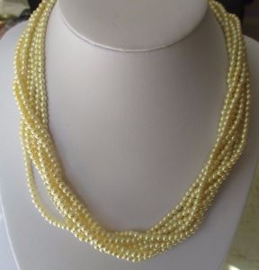 yzlbNX@re[WNbvzCgp[NX^n[gJ[S[hVo[collier vintage 8 rangs de perles blanches coeur cristal couleur orargent 3551