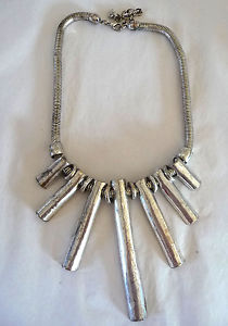 yzlbNX@lbNXtres beau collier en metal argente annees 70 ethnique