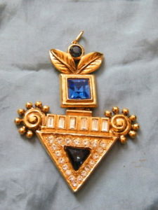 ネックレス　パリファンタジーscherrer paris fantasy pendant gold metal and blue and white rhinestones,n1403