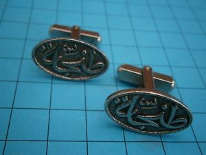 d747 vintage silver tone metal arabic islamic muslim writing tangier cufflinkd747 アラビアアカシアヴィンテージタンジールカフスリンクイスラムイスラム※注意※NYからの配送になりますので2週間前後お時間をいただきます。人気の商品は在庫が無い場合がございます。ご了承くださいませ。サイズの種類の商品は購入時の備考欄にご希望のサイズをご記載ください。　携帯メールでの登録ですと楽天からのメールが届かない場合がございます。