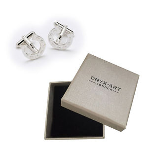 【送料無料】メンズアクセサリ—　メンズシルバーカフスボタンオニキスアートボックスオンmens silver horse shoe wedding cufflinks amp; gift box by onyx art