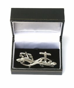 【送料無料】メンズアクセサリ—　トカゲカフスリンクシロメquantity discountlizard cufflinks pewter made in uk gift boxed or pouched quantity discount