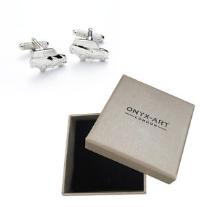 【送料無料】メンズアクセサリ— メンズシルバーミニクーパーカフスボタンオニキスアートボックスオンmens silver mini cooper cufflinks amp; gift box by onyx art