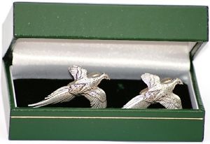 pheasant cufflinks shooting gift for shooting shirt or suit gift boxed ukシャツスーツgift boxed キジカフスリンク※注意※NYからの配送になりますので2週間前後お時間をいただきます。人気の商品は在庫が無い場合がございます。ご了承くださいませ。サイズの種類の商品は購入時の備考欄にご希望のサイズをご記載ください。　携帯メールでの登録ですと楽天からのメールが届かない場合がございます。