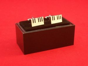 キーボード カフス 【送料無料】メンズアクセサリ—　メッキピアノキーボードカフスボタンピアニストtop quality silverplated piano keyboard cufflinks music gift pianist boxed