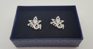 t m lewin art deco flower cufflinks with white stones gift boxedアールデコボックスカフリンクス※注意※NYからの配送になりますので2週間前後お時間をいただきます。人気の商品は在庫が無い場合がございます。ご了承くださいませ。サイズの種類の商品は購入時の備考欄にご希望のサイズをご記載ください。　携帯メールでの登録ですと楽天からのメールが届かない場合がございます。