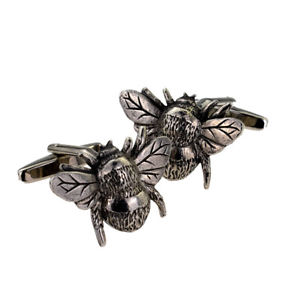 english made pewter bumblebee cufflinks in a leatherette box xwcl106ボックスピューターカフリンクス※注意※NYからの配送になりますので2週間前後お時間をいただきます。人気の商品は在庫が無い場合がございます。ご了承くださいませ。サイズの種類の商品は購入時の備考欄にご希望のサイズをご記載ください。　携帯メールでの登録ですと楽天からのメールが届かない場合がございます。