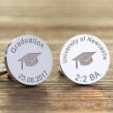 【送料無料】メンズアクセサリ— パーソナライズラウンドカフスボタンキャップラウンドカフリンクスpersonalised graduation round cufflinks cap round cufflinks gifts silver plated