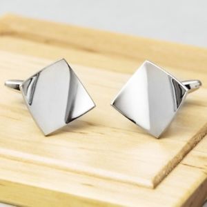 cando curl cufflinks silver editioncandoカールカフスリンク※注意※NYからの配送になりますので2週間前後お時間をいただきます。人気の商品は在庫が無い場合がございます。ご了承くださいませ。サイズの種類の商品は購入時の備考欄にご希望のサイズをご記載ください。　携帯メールでの登録ですと楽天からのメールが届かない場合がございます。