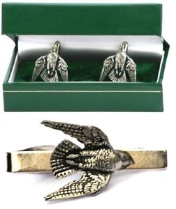 【送料無料】メンズアクセサリ—　ファルコンカフリンクスタイクリップバースライドメンズホークセットstooping falcon cufflinks amp; tie clip bar slide mens set hawk falconer gift