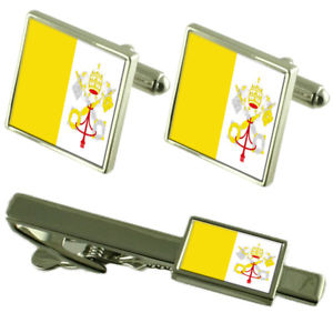 【送料無料】メンズアクセサリ—　フラグカフスボタンタイクリップマッチングボックスセットholy see flag cufflinks tie clip matching box gift set