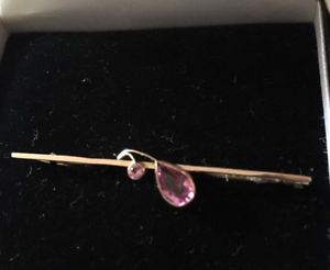 【送料無料】メンズアクセサリ—　ゴールドピンクサファイアブローチ9 ct gold pink sapphire gemstone brooch hallmarked 1922, excellent condition