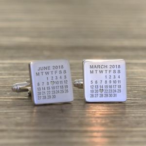 personalised calendar cufflinksパーソナライズカレンダーカフリンクス※注意※NYからの配送になりますので2週間前後お時間をいただきます。人気の商品は在庫が無い場合がございます。ご了承くださいませ。サイズの種類の商品は購入時の備考欄にご希望のサイズをご記載ください。　携帯メールでの登録ですと楽天からのメールが届かない場合がございます。