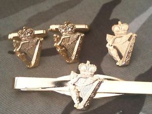 【送料無料】メンズアクセサリ—　アルスターカフリンクスバッジネクタイクリップセットulster defence regiment udr cufflinks, badge, tie clip military gift set