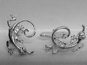 925 sterling silver geko cufflinks made in englandスターリングシルバーカフスボタン※注意※NYからの配送になりますので2週間前後お時間をいただきます。人気の商品は在庫が無い場合がございます。ご了承くださいませ。サイズの種類の商品は購入時の備考欄にご希望のサイズをご記載ください。　携帯メールでの登録ですと楽天からのメールが届かない場合がございます。