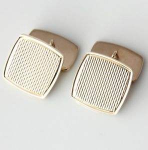 【送料無料】メンズアクセサリ—　ソリッドゴールドヴィンテージカフスボタンスクエアクッションheavy solid gold vintage cufflinks square cushion design gift boxed