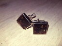 sterling silver cufflinks with amber stone hand madeスターリングシルバーオレンジカフスボタン※注意※NYからの配送になりますので2週間前後お時間をいただきます。人気の商品は在庫が無い場合がございます。ご了承くださいませ。サイズの種類の商品は購入時の備考欄にご希望のサイズをご記載ください。　携帯メールでの登録ですと楽天からのメールが届かない場合がございます。