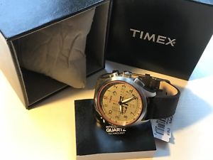 【送料無料】腕時計　ウォッチ　スポーツウォッチリニアクロノグラフブラックシリコンreloj deportivo timex t2p275 24r con crongrafo lineal iq 100m fecha de silicona negra para hombre