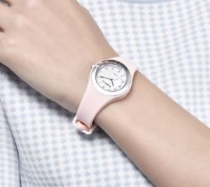 腕時計　ウォッチ　クォーツシリコンストラップアラームファッションレディースレジストreloj de cuarzo lujo mujeres correa de silicona reloj agua resistir seoras de moda