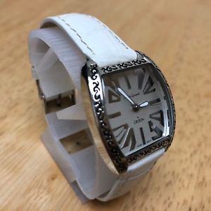 【送料無料】腕時計　ウォッチ　クロトンシルバーバレルアナログクォーツスタックアンドレandre giroud by croton mujer plata barril analogico reloj de cuarzo horas ~ pila