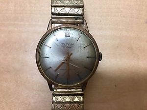 【送料無料】腕時計　ウォッチ　ビンテージメンズタイタンアラームマニュアルウォッチスイスused vintage mens manual watch titan reloj gold plated plaqu dorado swiss