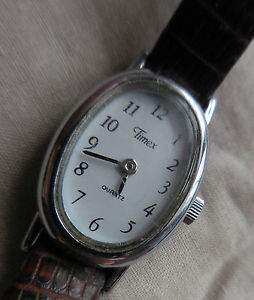 【送料無料】腕時計 ウォッチ ブレスレットancienne montre feminine timex th2 ovale au bracelet croco,tbe amp; fonctionnelle