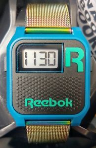 腕時計　ウォッチ　デジタルデザイナーリーボックスポーツスチールベルトnuevo anuncioreloj digital de diseadorreebok sport amp; correa de acero en cerca perfecto estado