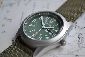 【送料無料】腕時計 ウォッチ クォーツスポーツウォッチreloj para hombres militar deportivo de cuarzo fecha da verde readeel