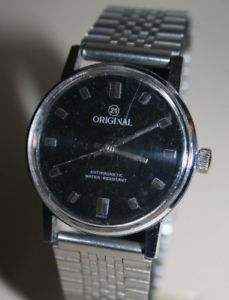 【送料無料】bracelet racing gros trous en cuir noir neuf taille 20 surpique blanc